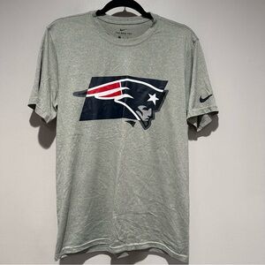 Nike Dri Fit New England Patriots Football Gray Short Sleeve Shirt Size Medium